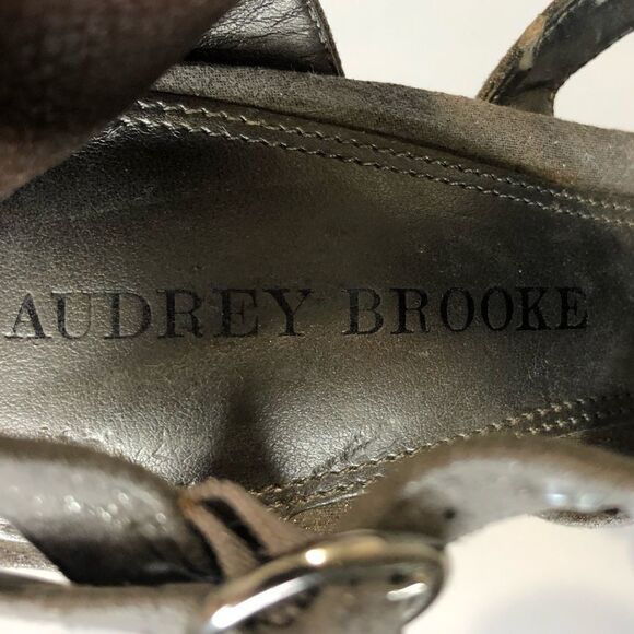 Audrey Brook silver rhinestone heel pumps size 7 - Picture 10 of 11